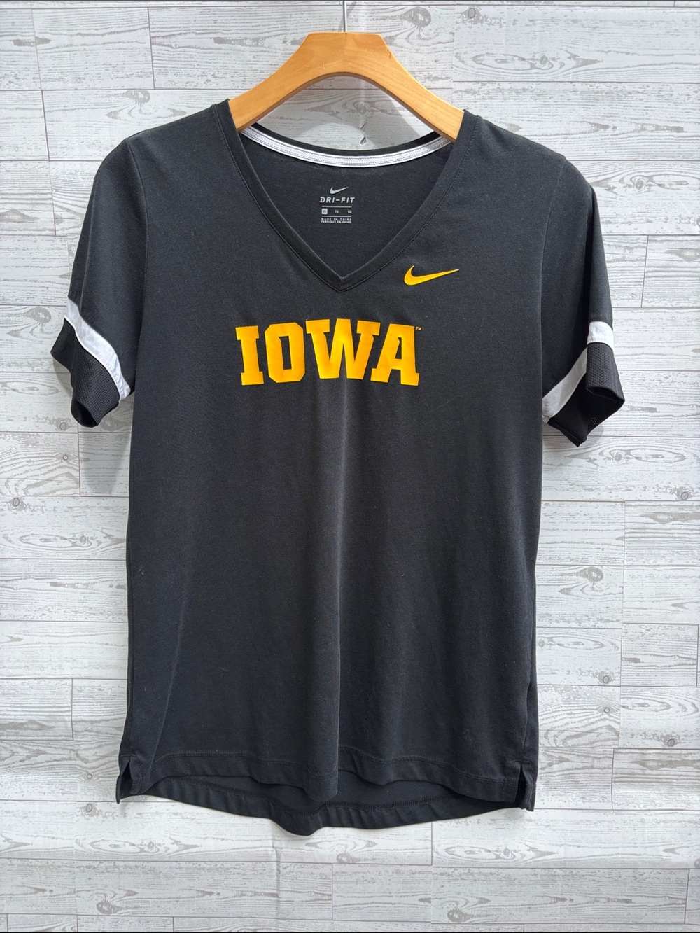 Nike Iowa Hawkeyes Black and Yellow V neck jersey T-Shirt XL tailgate game day